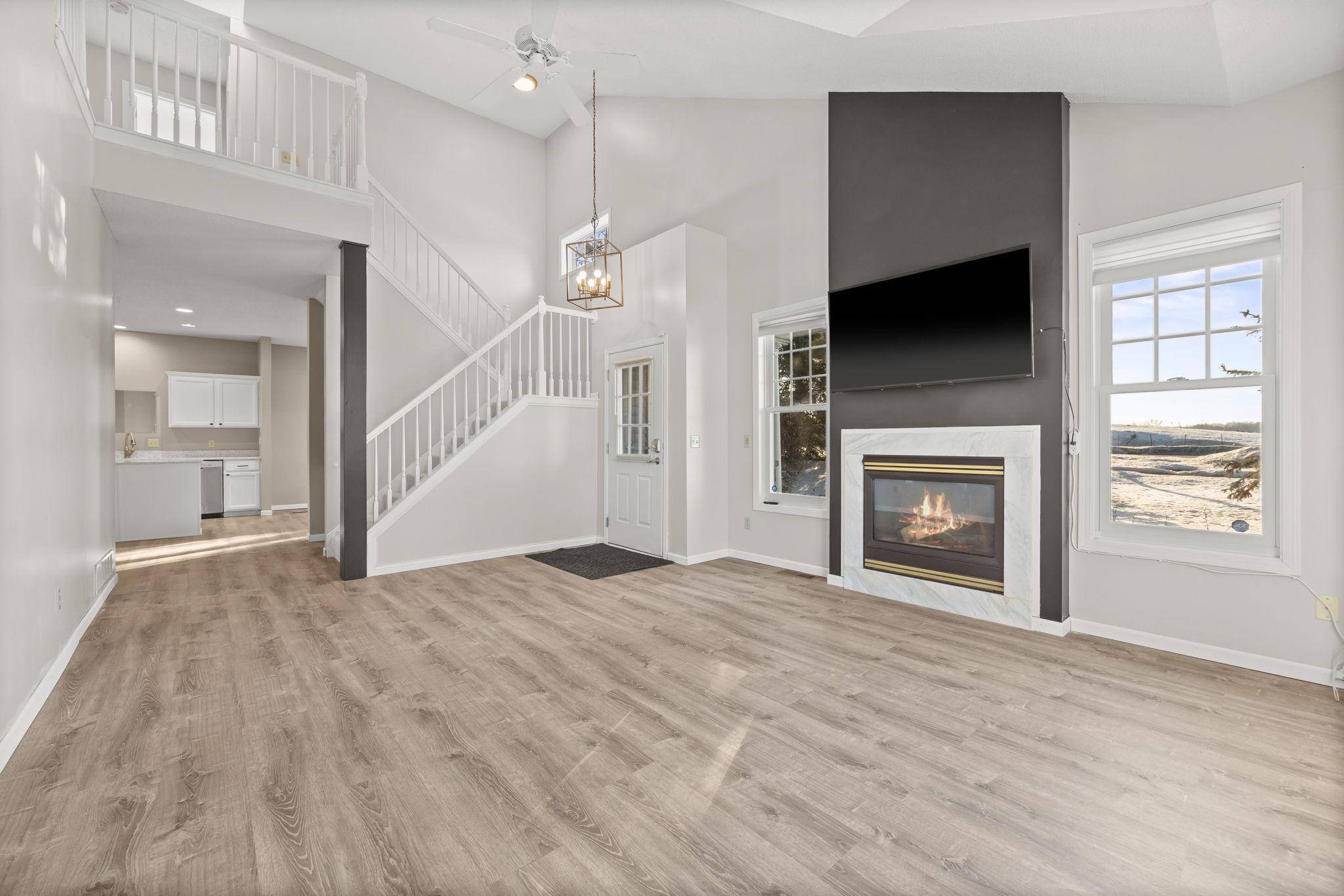 401 Hickory LN N, Oakdale, MN 55128