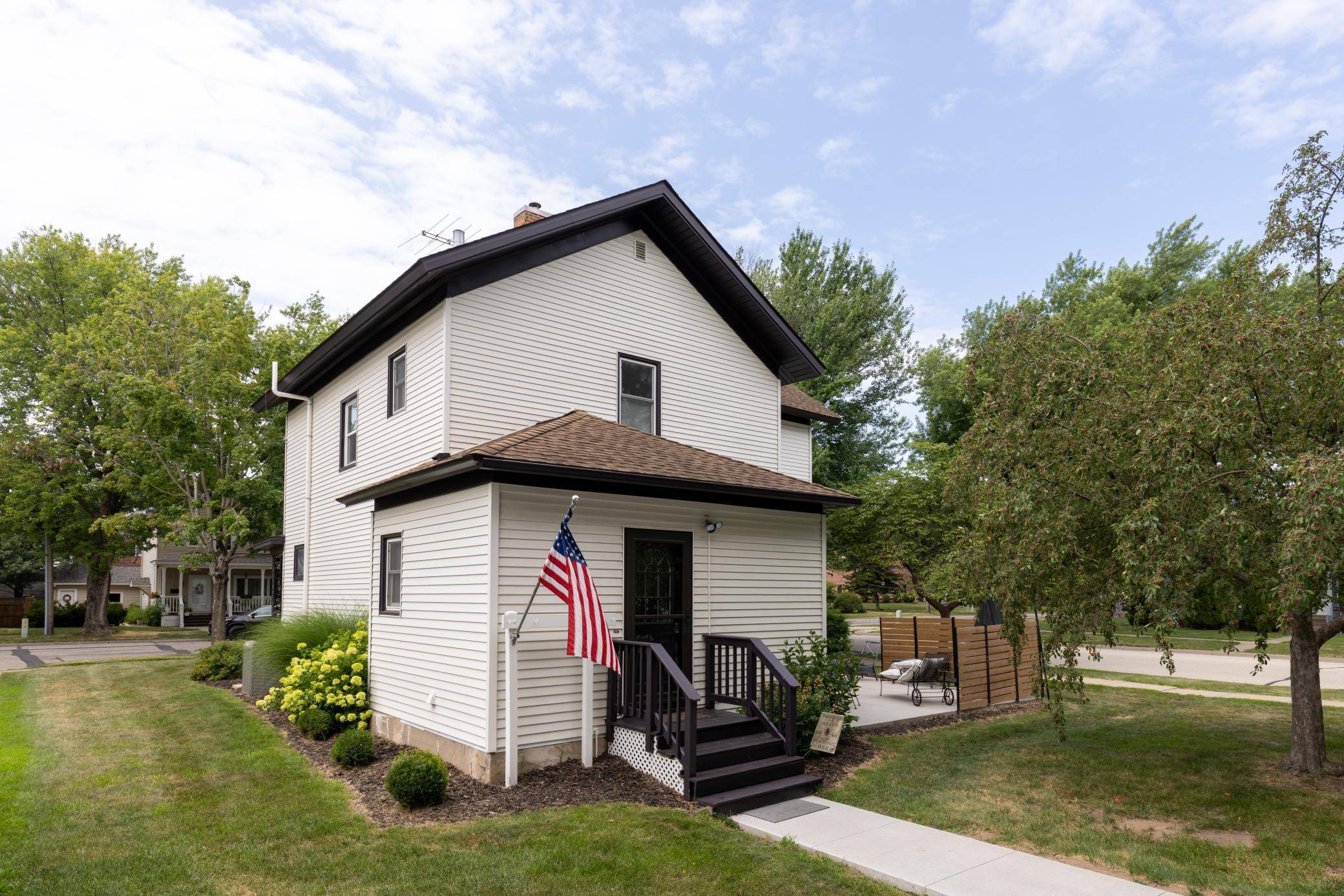 203 S Garden ST, Lake City, MN 55041