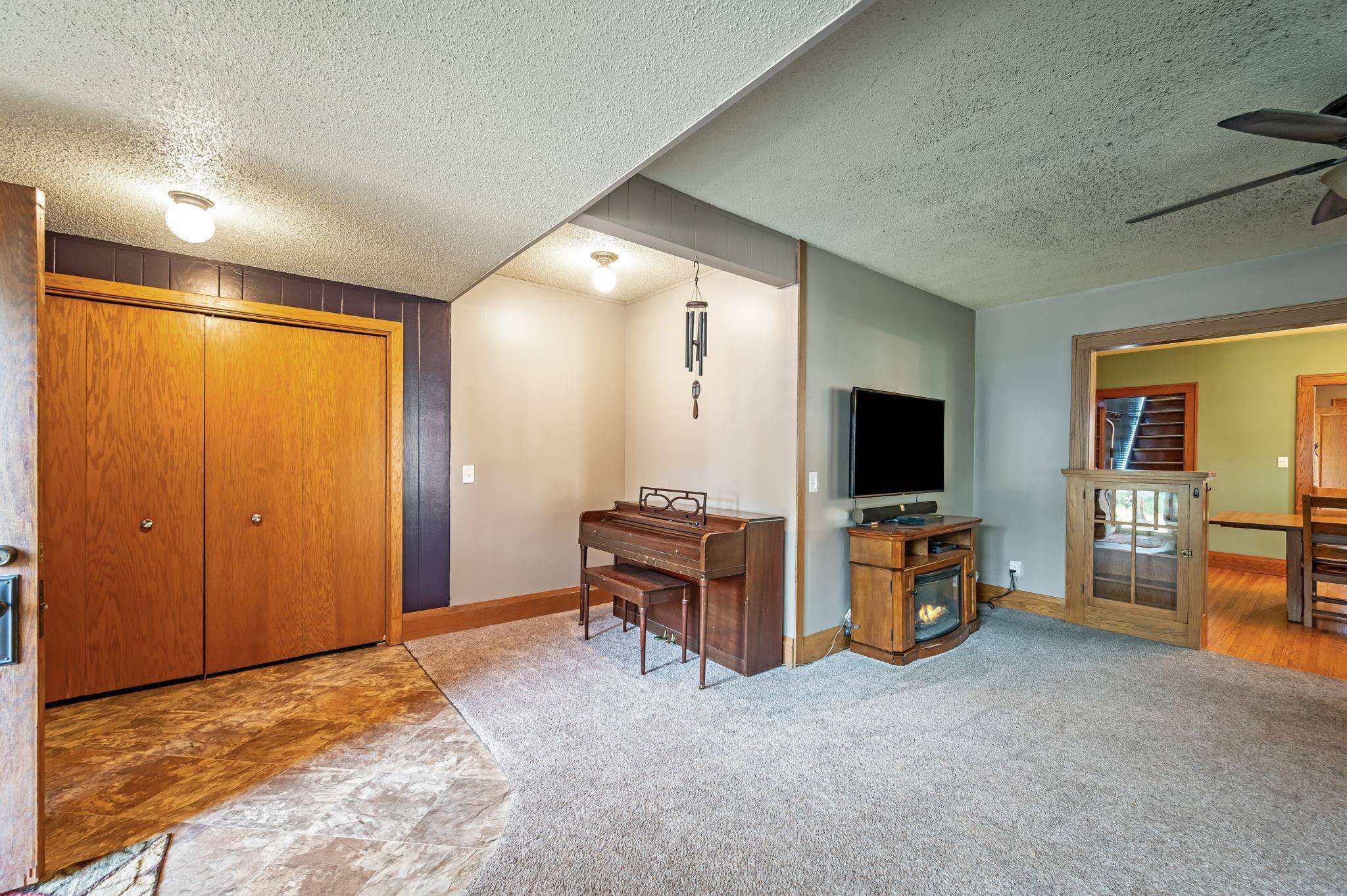 312 W 2nd ST, Blue Earth, MN 56013