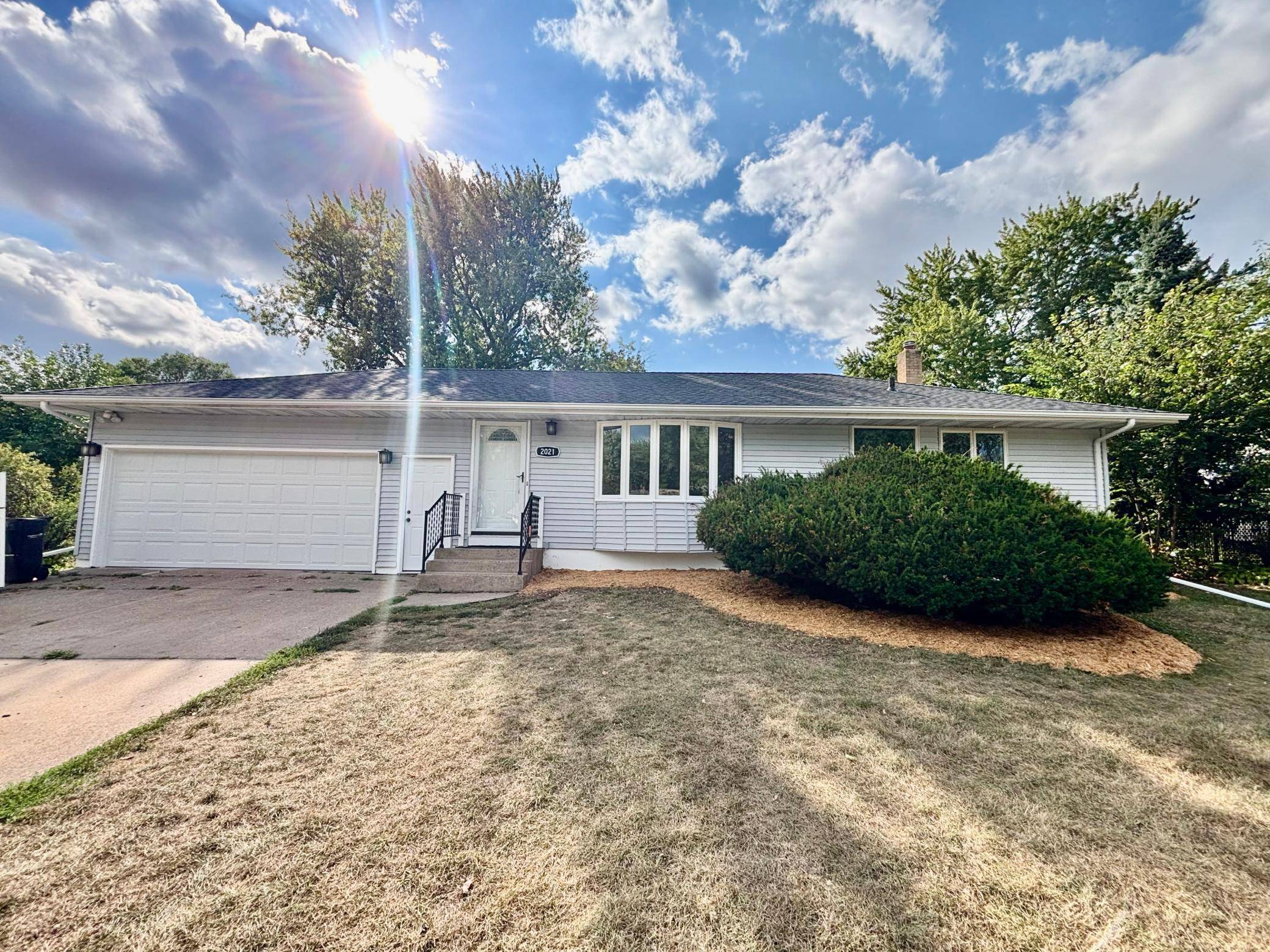 2021 Chambers ST, Maplewood, MN 55109