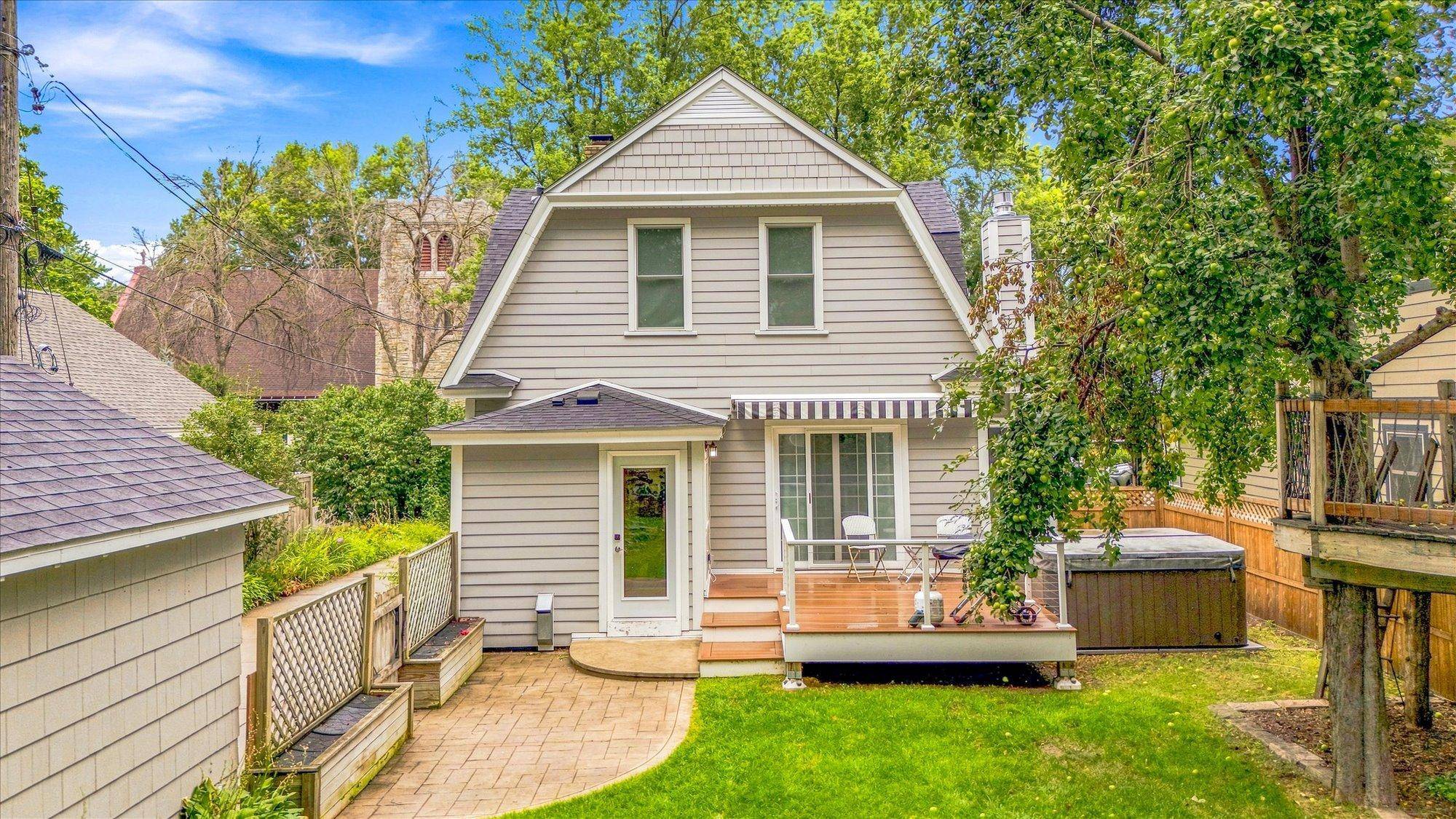 2168 1st ST, Saint Paul, MN 55110