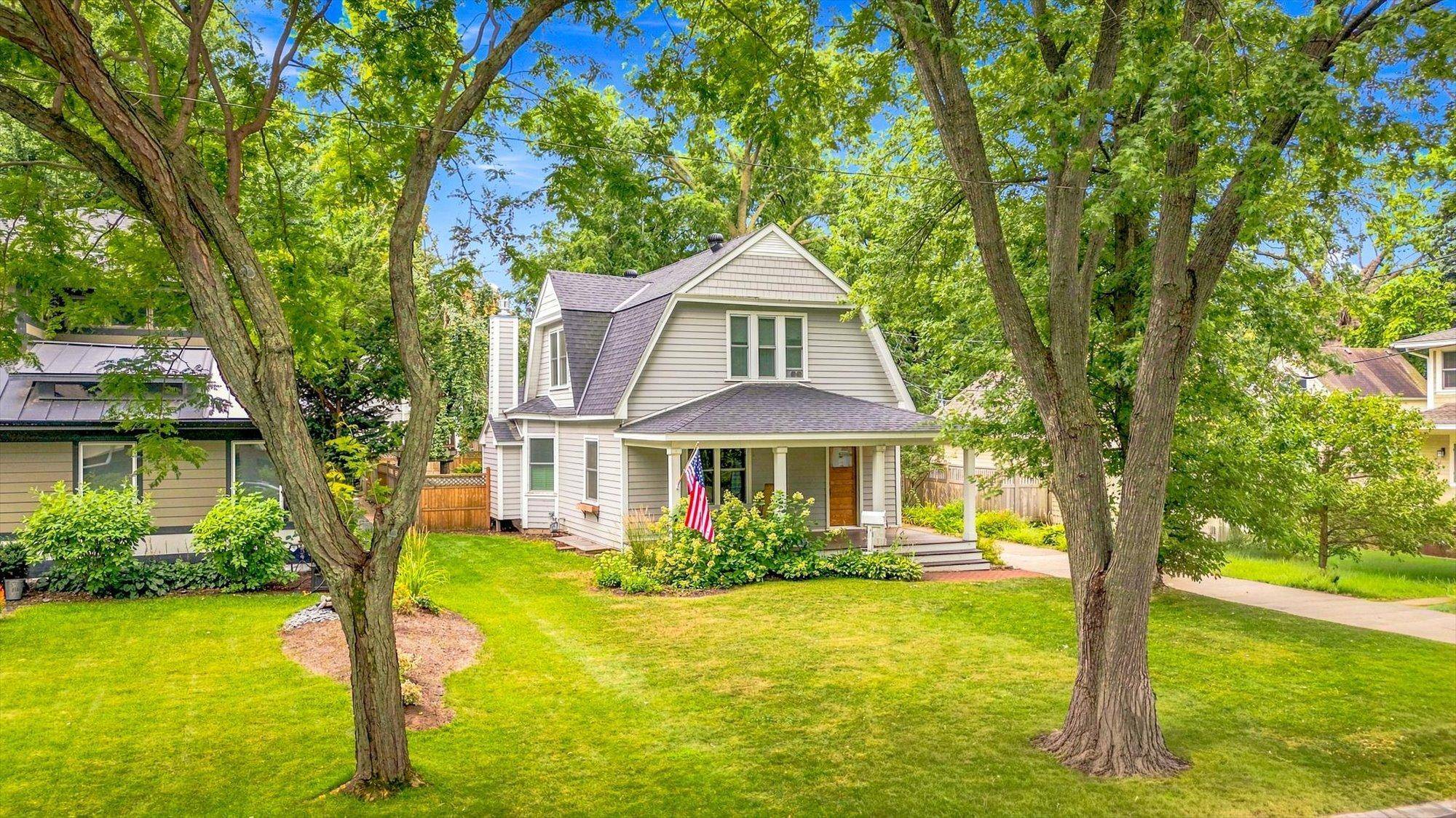 2168 1st ST, Saint Paul, MN 55110