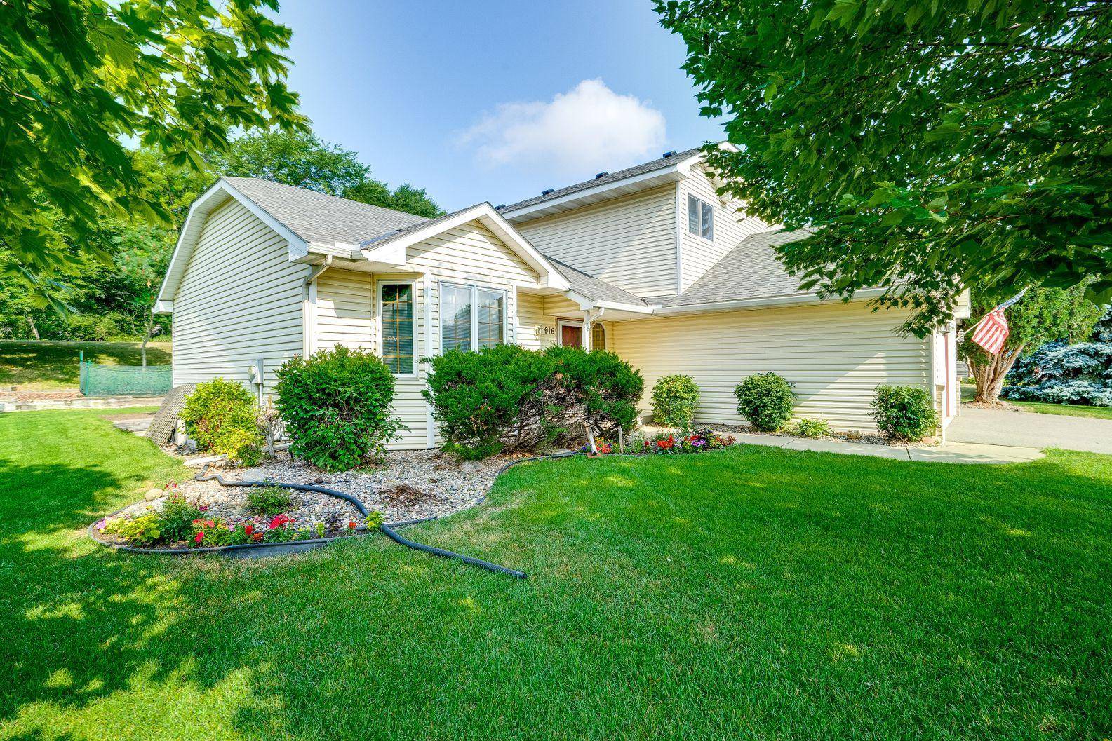 4916 Helmo AVE N, Oakdale, MN 55128