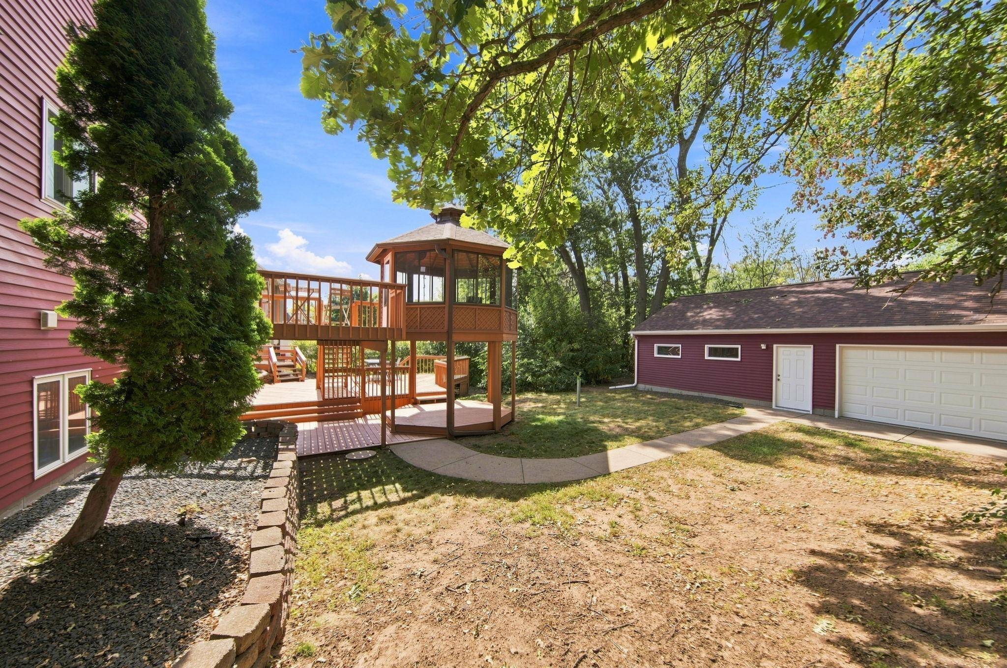 3017 Standridge PL, Maplewood, MN 55109