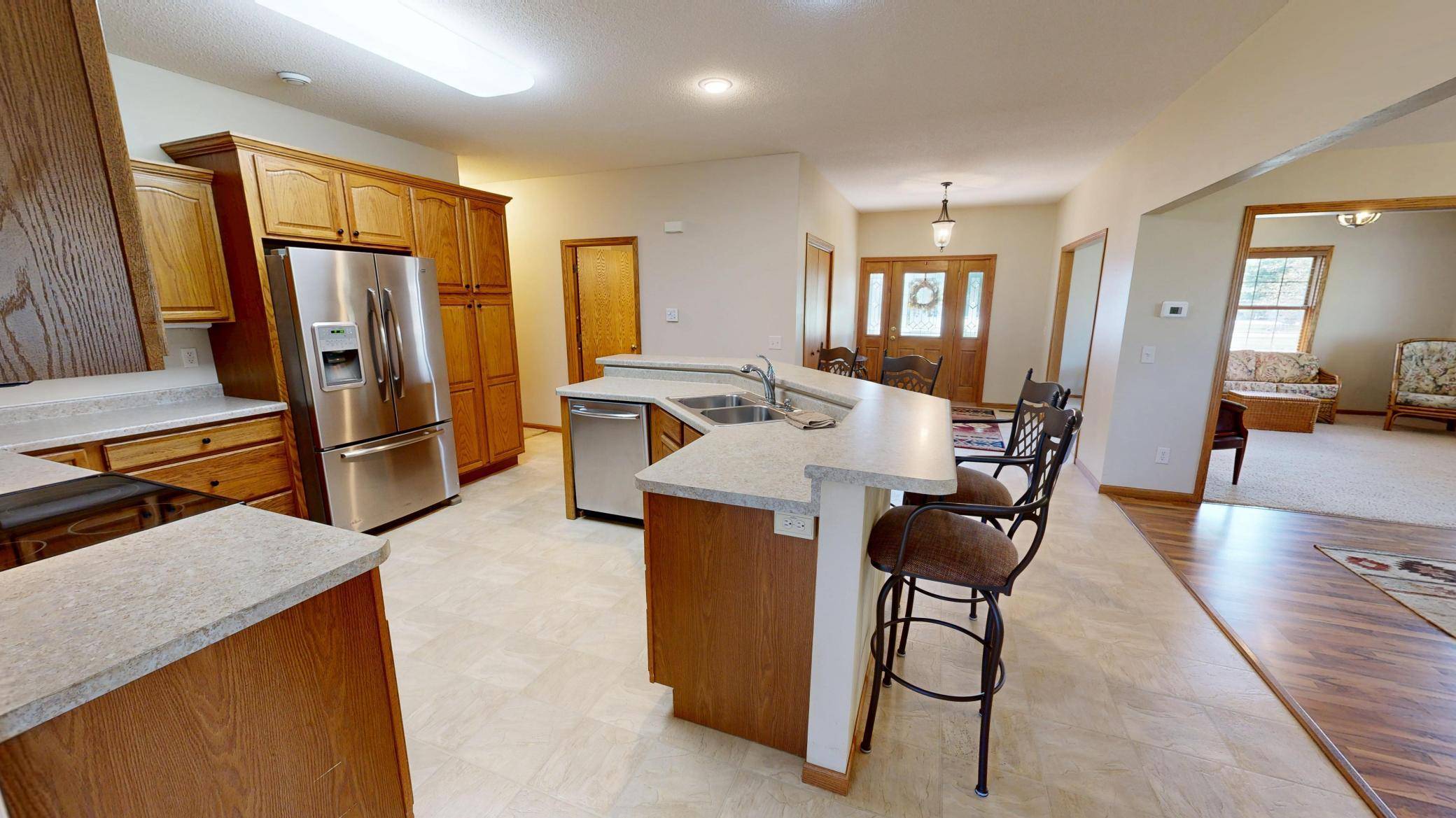 2858 9th AVE SE, Willmar, MN 56201