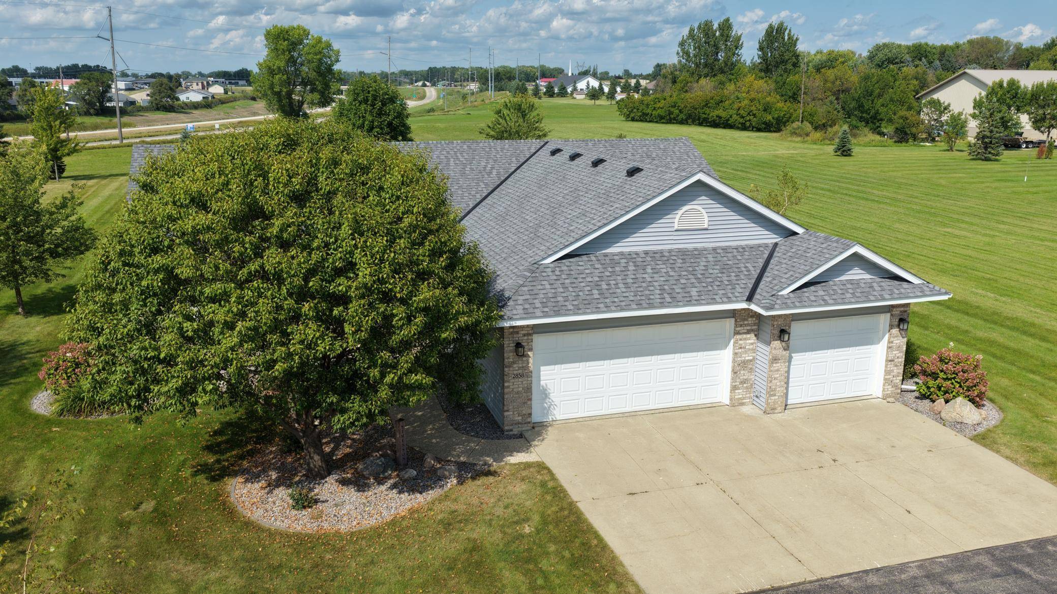 2858 9th AVE SE, Willmar, MN 56201