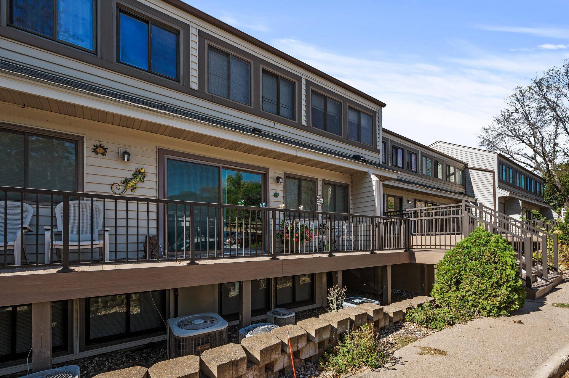 8948 Neill Lake RD #155E, Eden Prairie, MN 55347