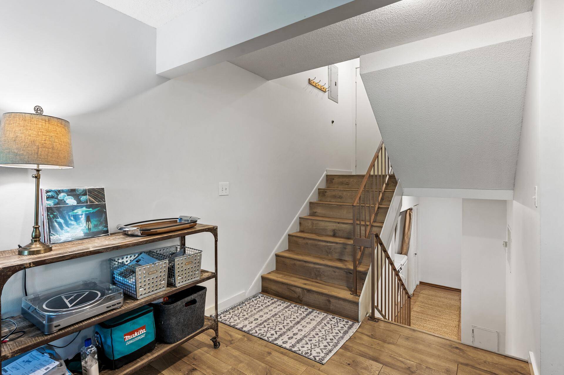 8948 Neill Lake RD #155E, Eden Prairie, MN 55347