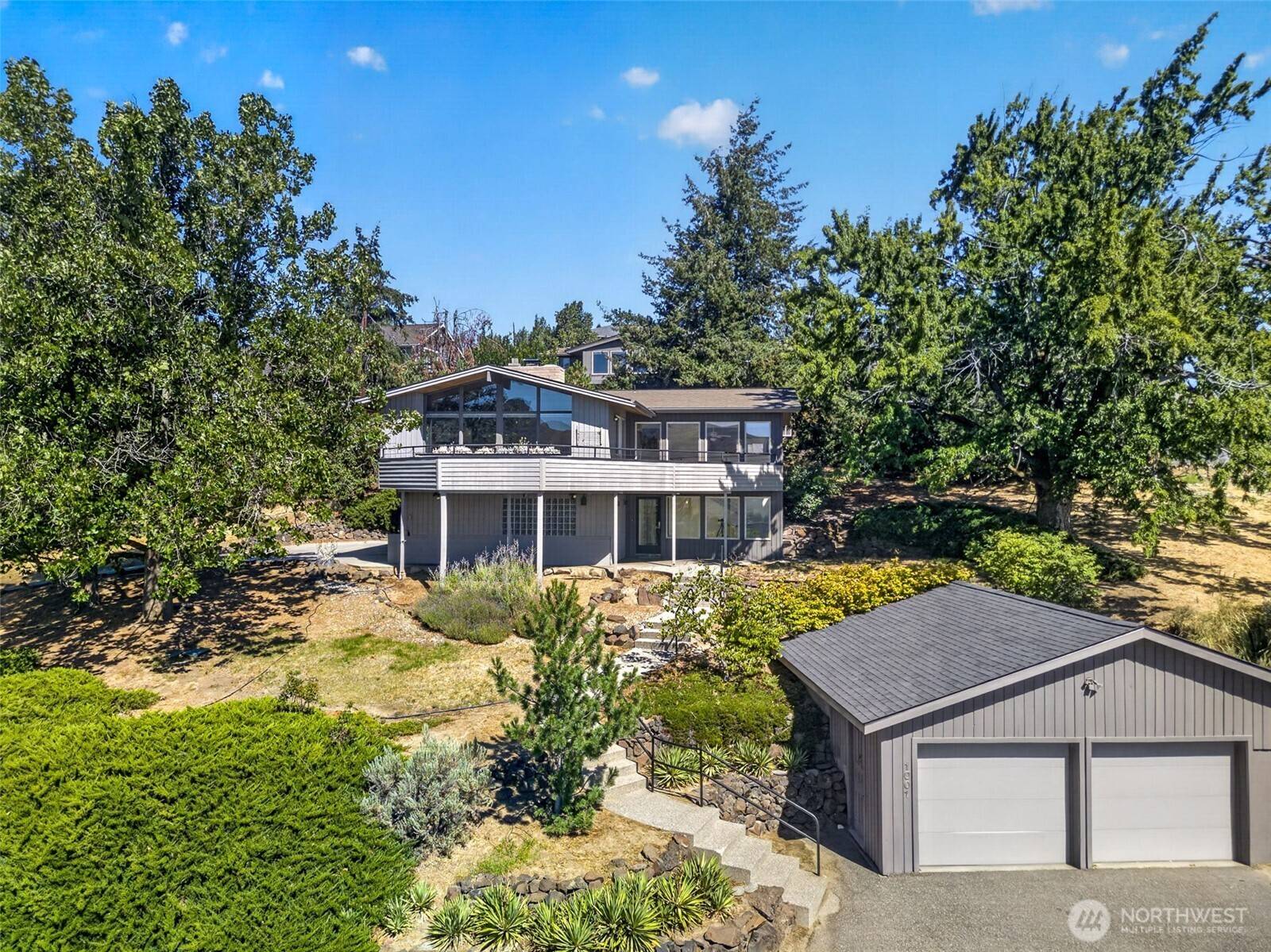 1001 Westmorland DR, Wenatchee, WA 98801