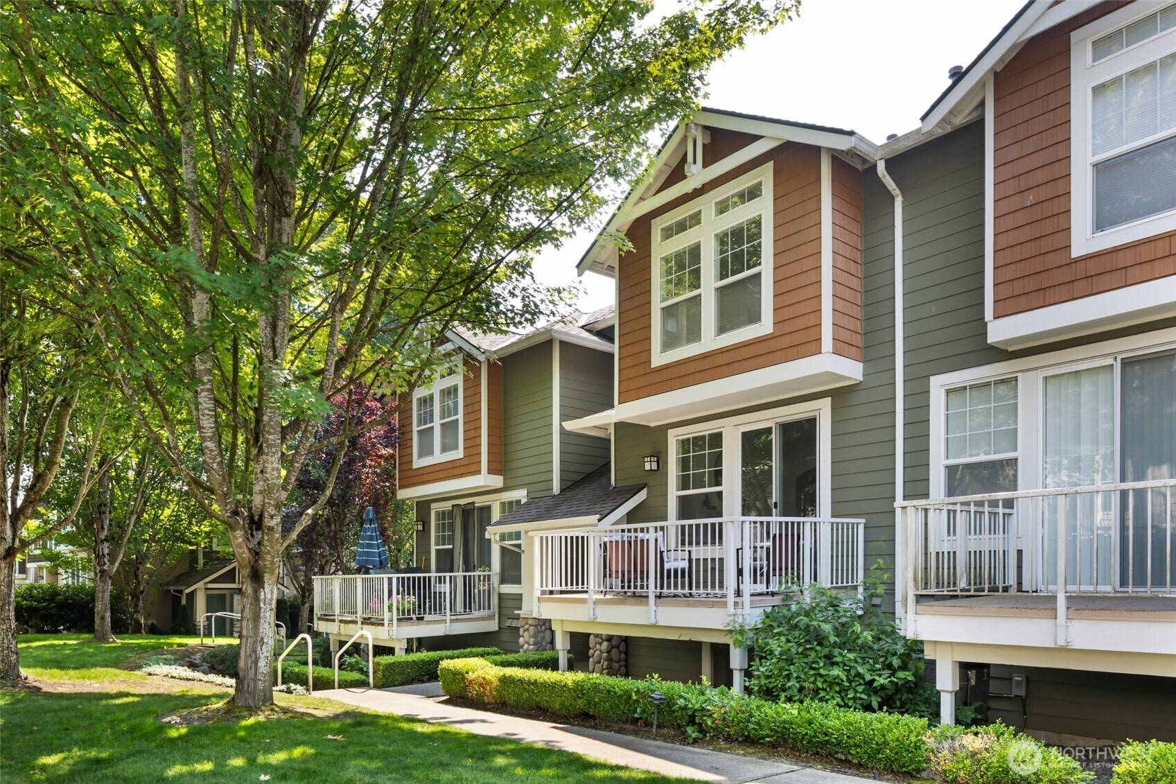 12140 NE 24th ST #102, Bellevue, WA 98005