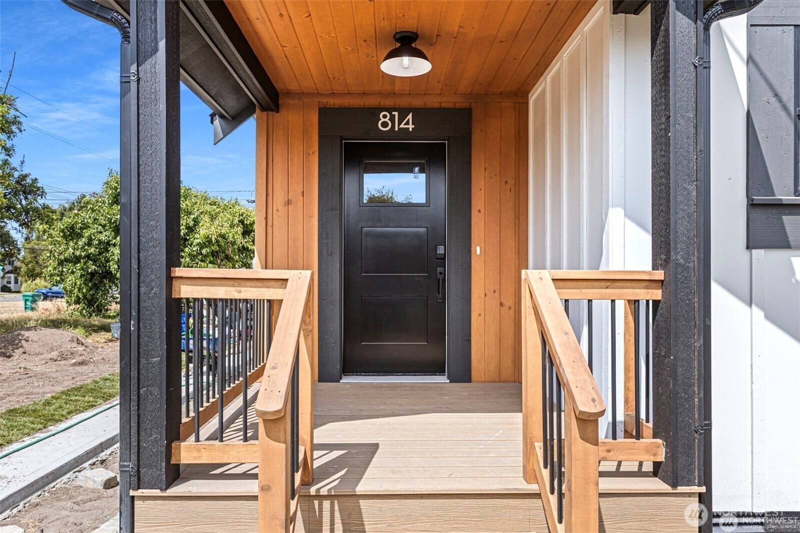 814 26th ST #1, Anacortes, WA 98221
