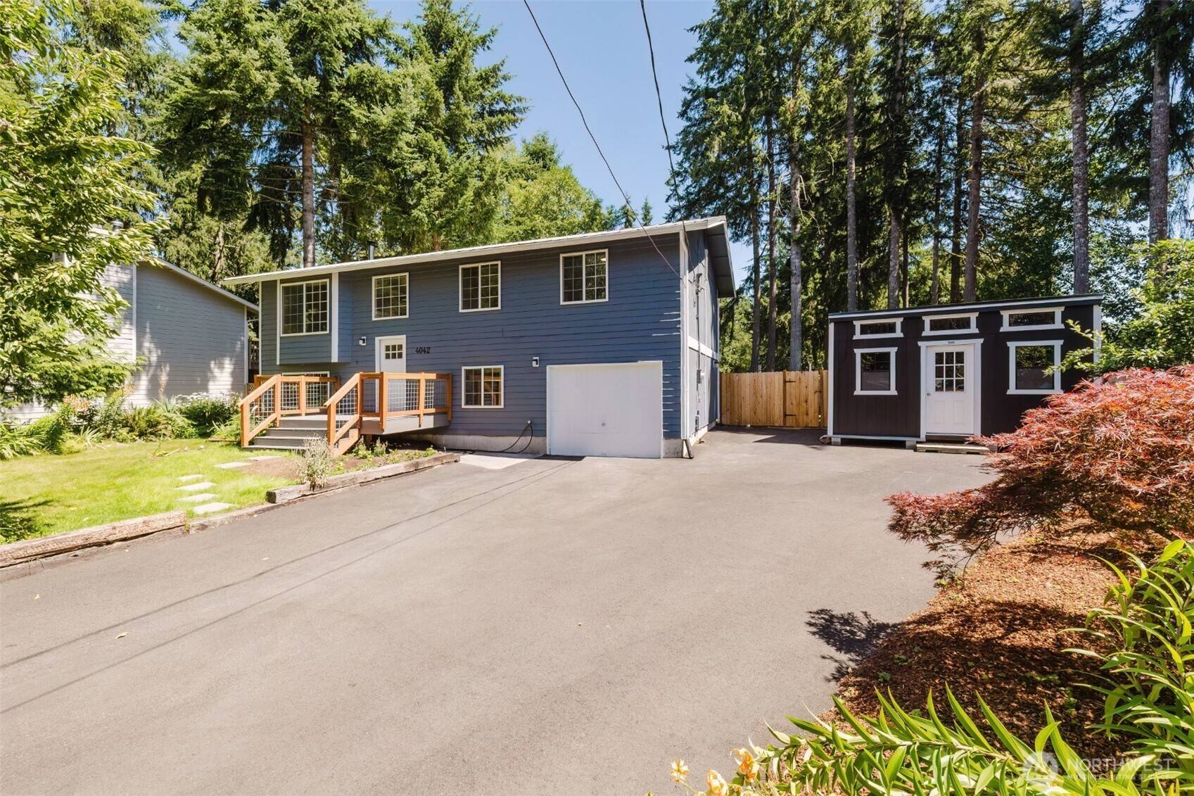 4042 Chinook PL NW, Bremerton, WA 98312