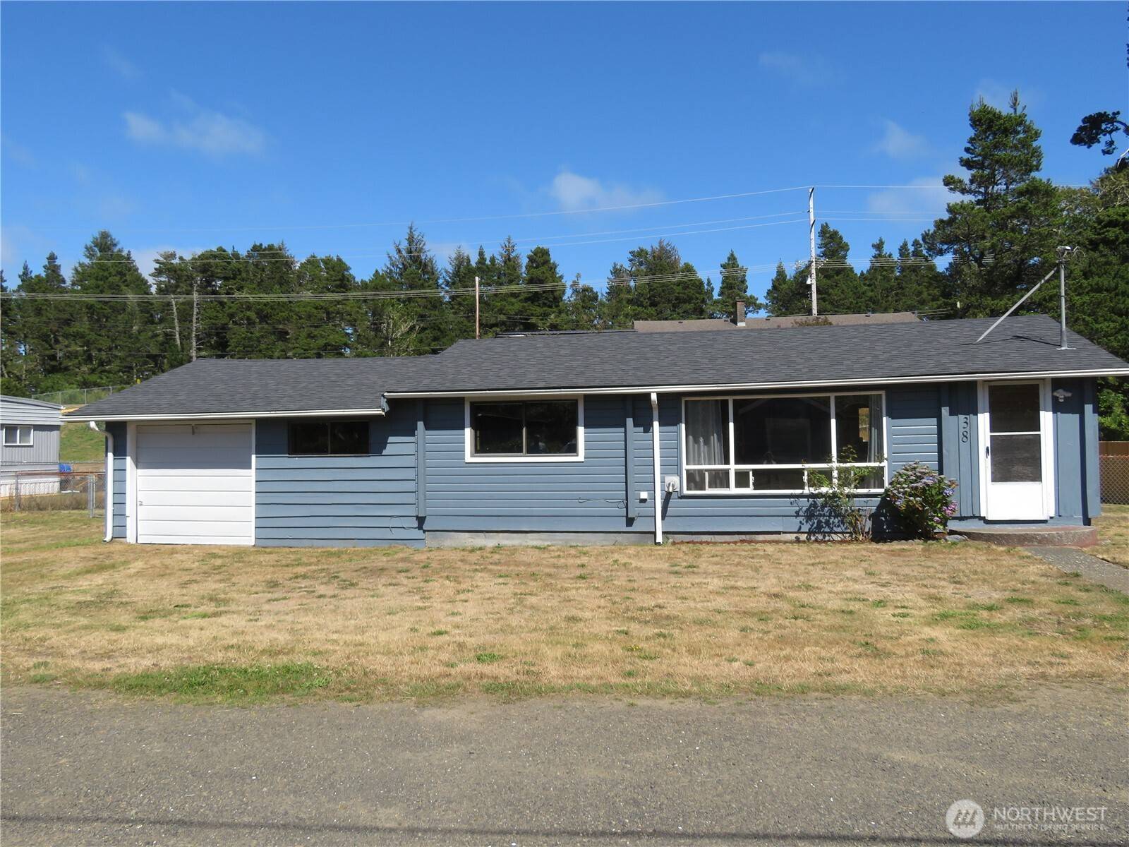 38 Linder LN, Westport, WA 98595