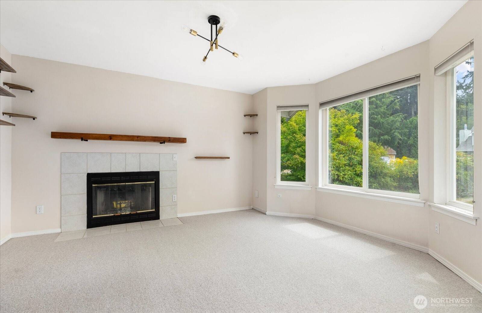 4361 Shadowood DR, Clinton, WA 98236