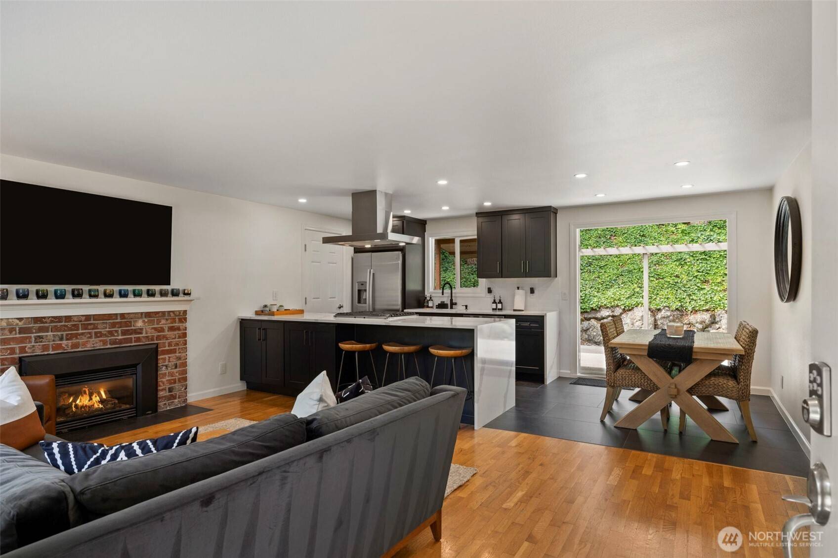 450 Mount Defiance CIR SW, Issaquah, WA 98027