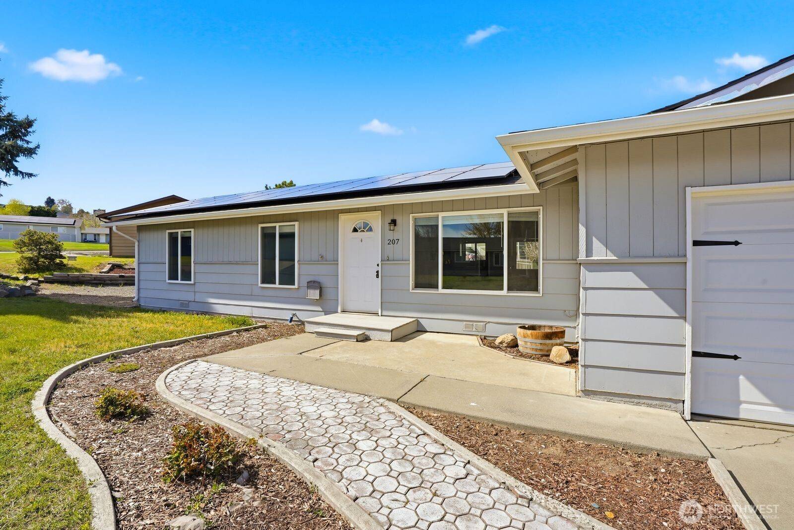 207 Palmer DR, Selah, WA 98942