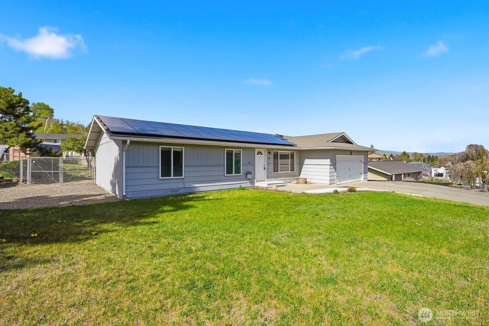 207 Palmer DR, Selah, WA 98942