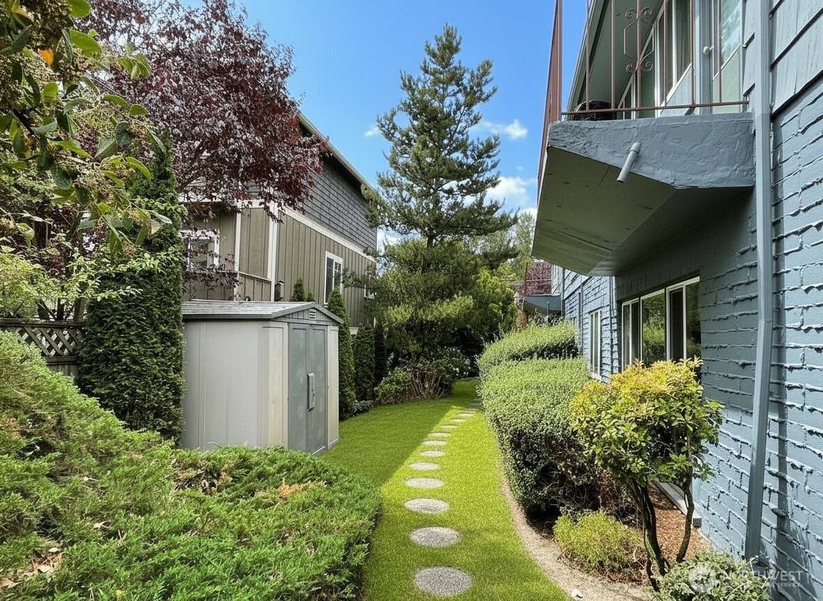 4711 Sand Point WAY NE, Seattle, WA 98105