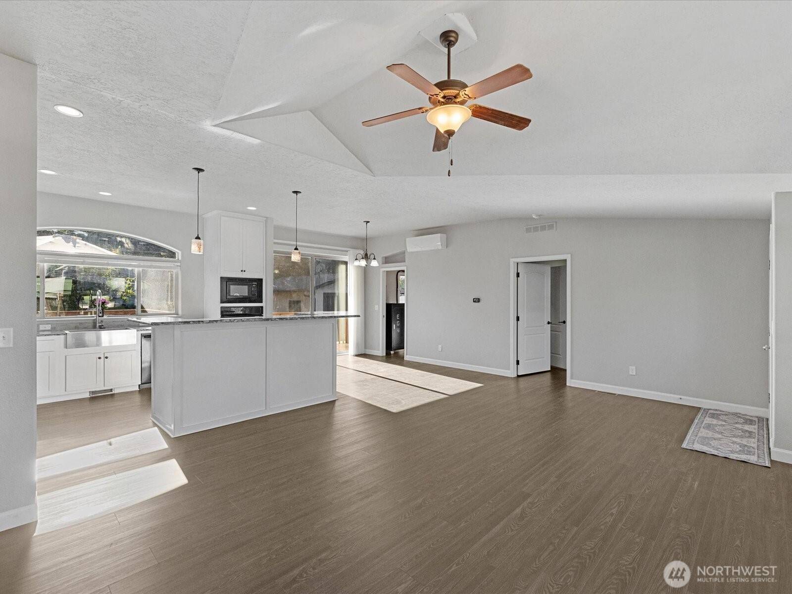 7883 San Juan Ave, Clinton, WA 98236