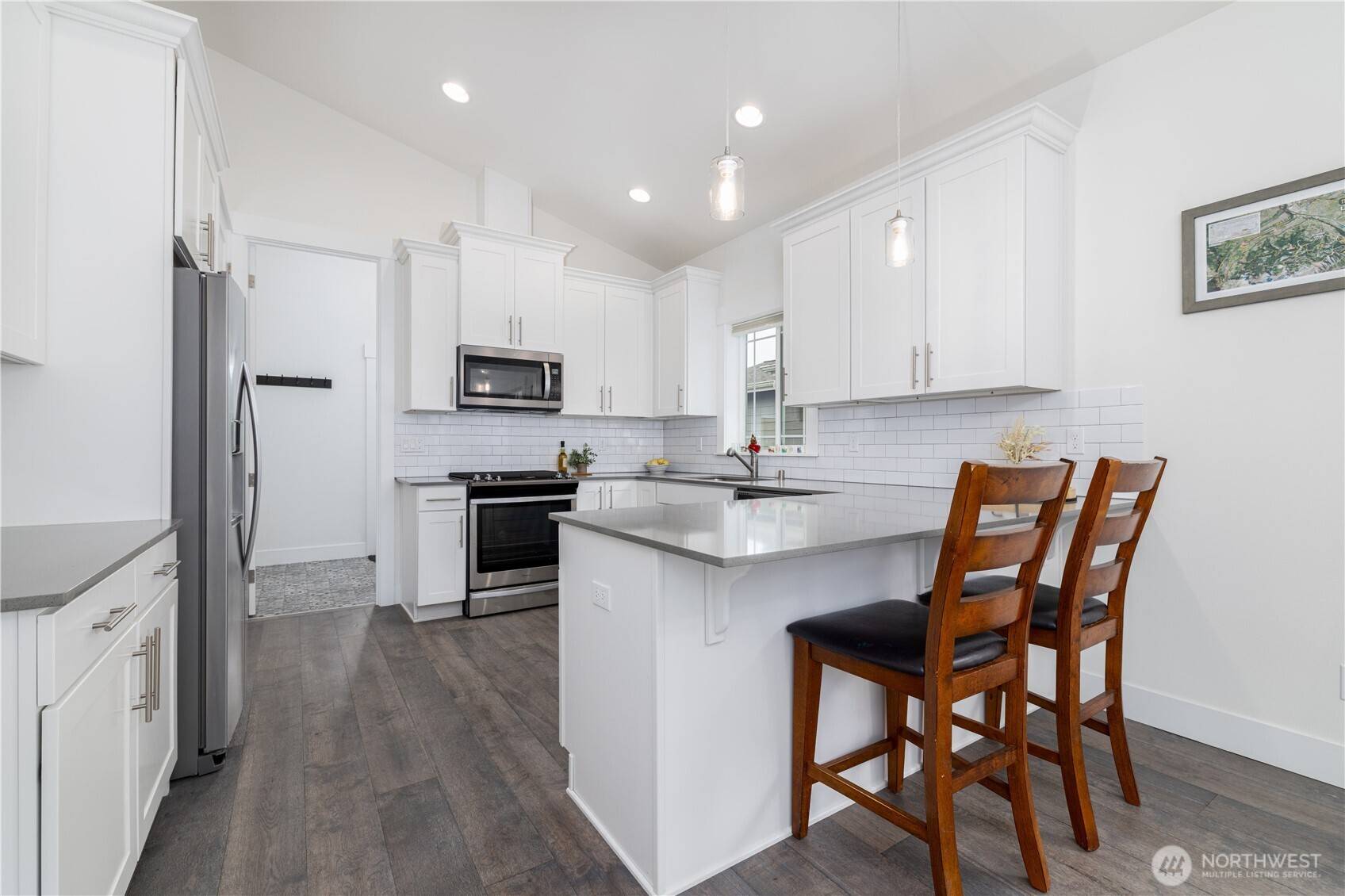 40 E Cedarland LN, Allyn, WA 98524