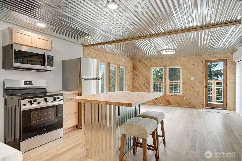 141 Blueberry Hill RD, Port Ludlow, WA 98365