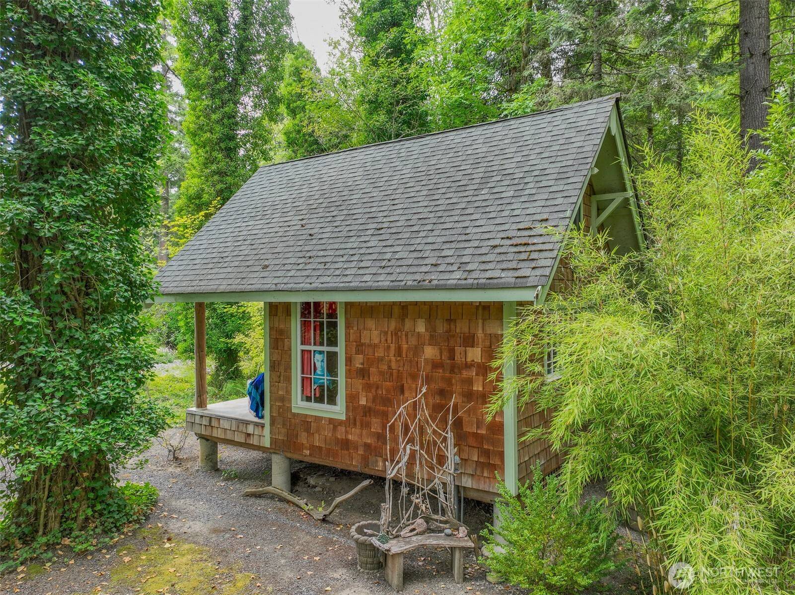 14231 SE Beaver DR, Rainier, WA 98576