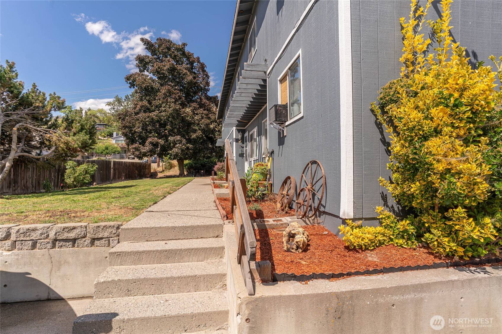 225 W Highland AVE, Chelan, WA 98816