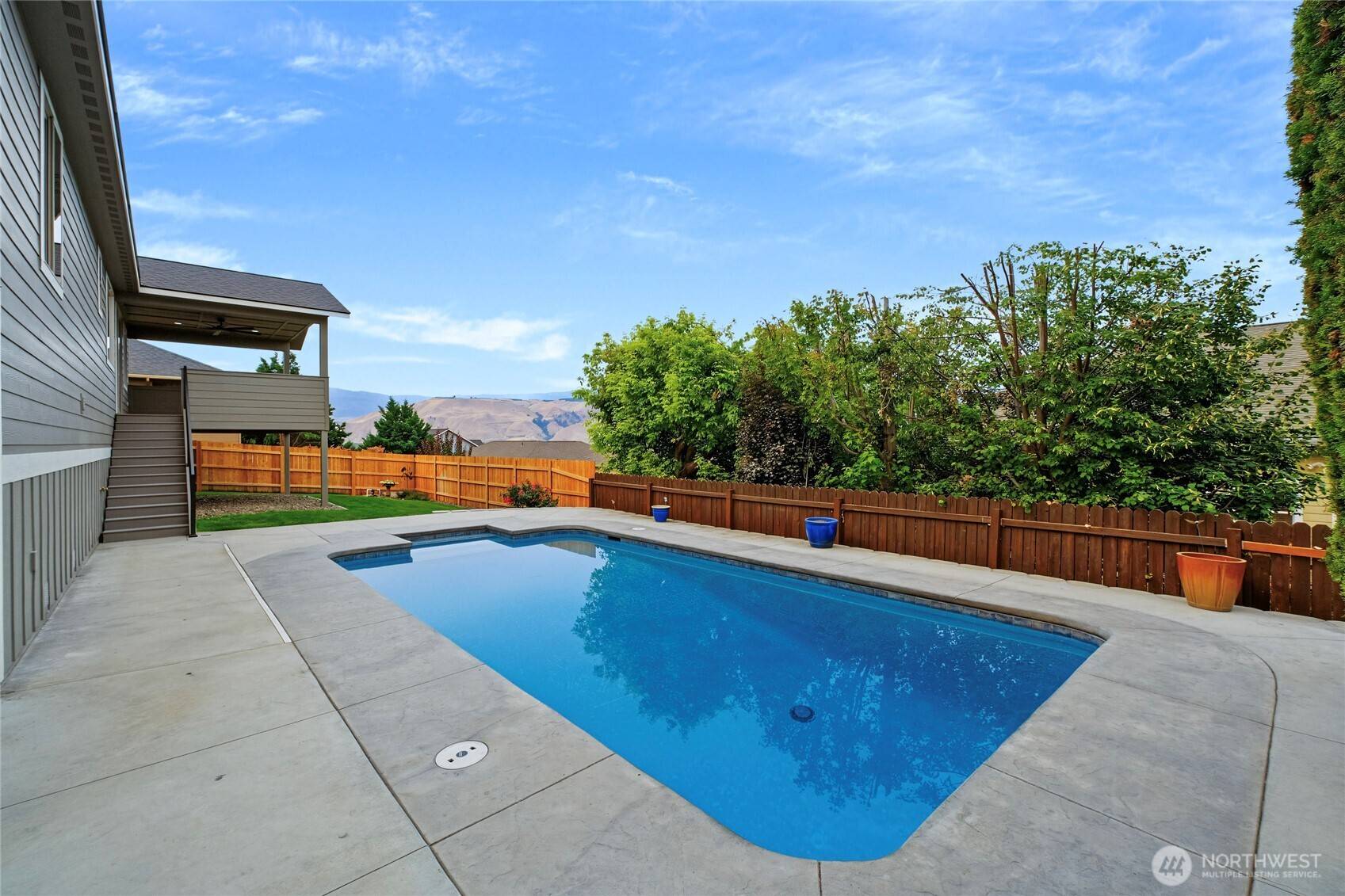 76 S Meadowbrook LN, East Wenatchee, WA 98802