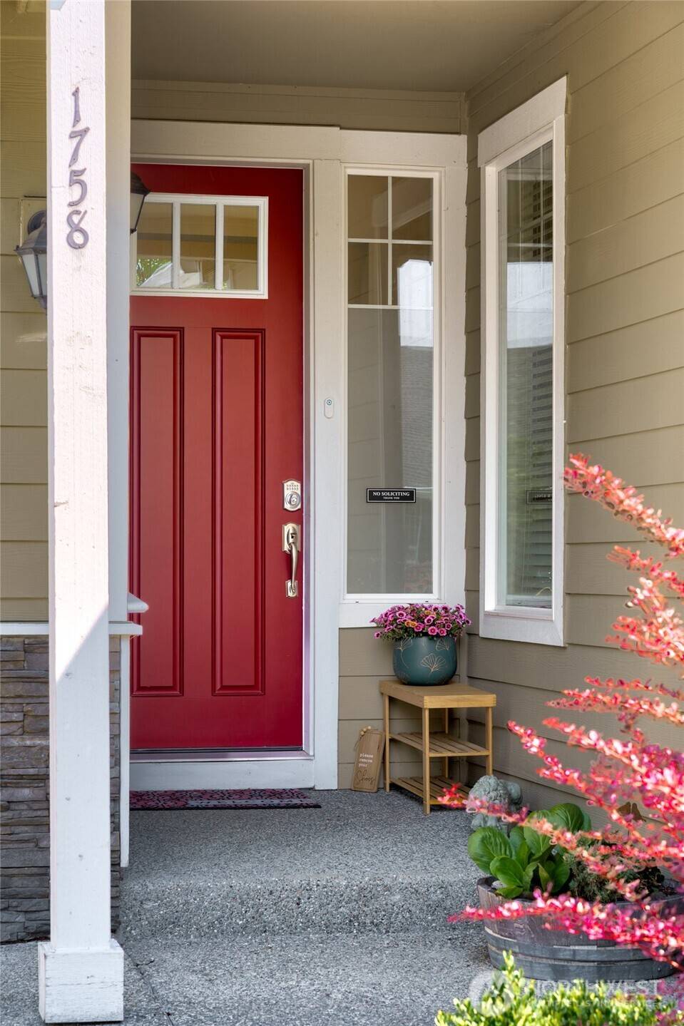 1758 Hillcrest LOOP, Mount Vernon, WA 98274