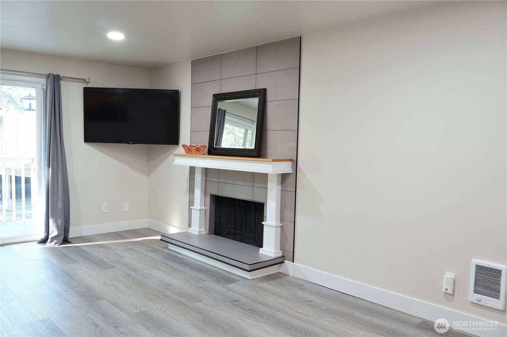 14517 NE 40th ST #F103, Bellevue, WA 98007
