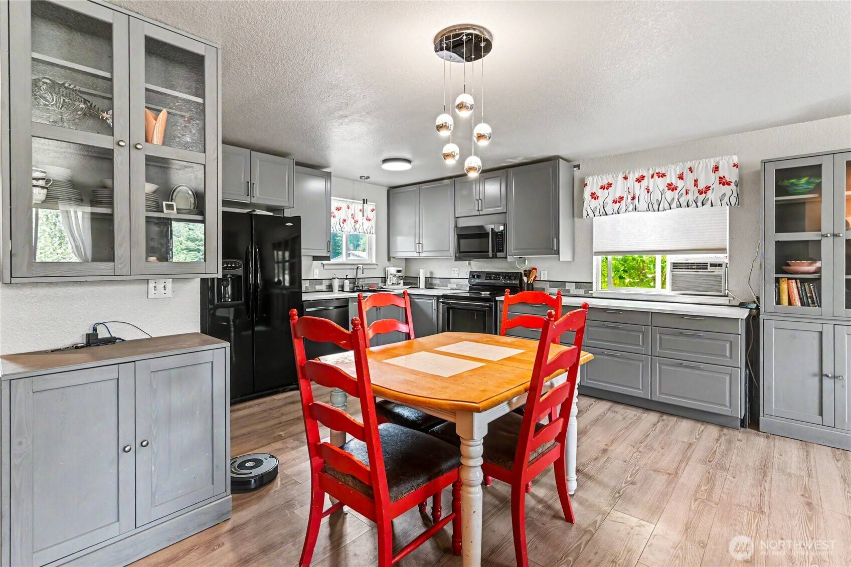251 E Nikki LN, Belfair, WA 98528