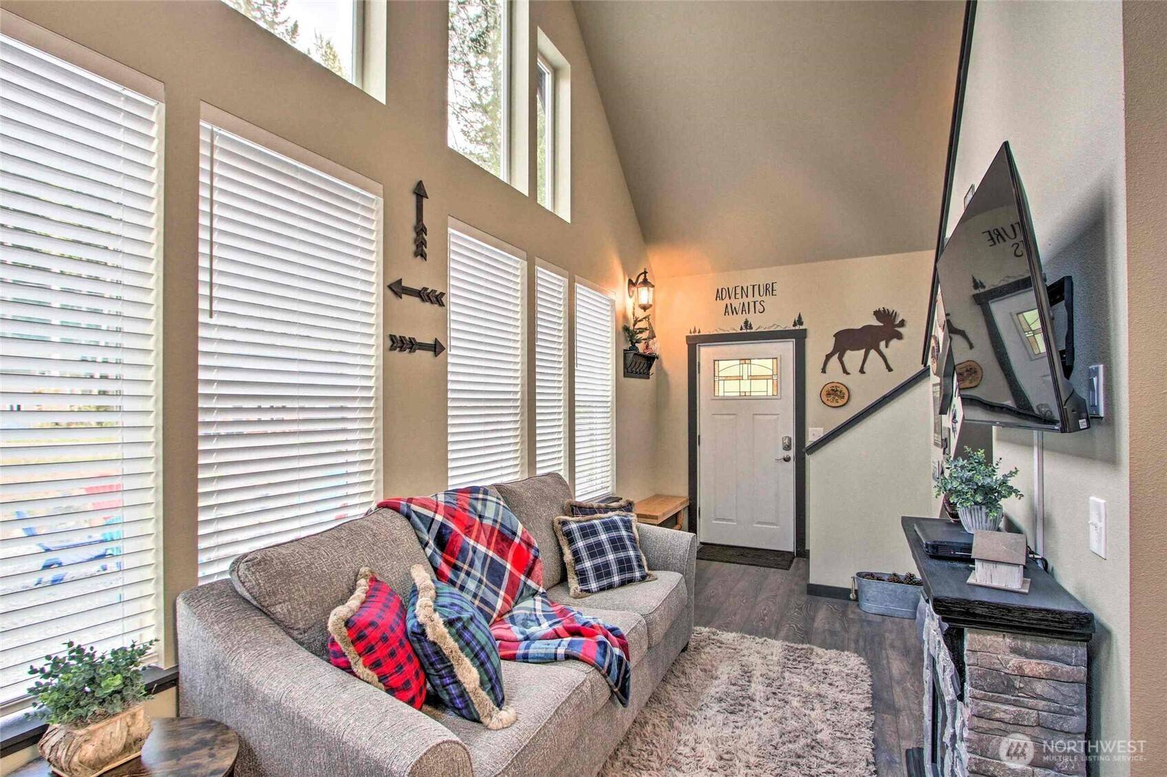 108 Osborn RD, Ashford, WA 98304