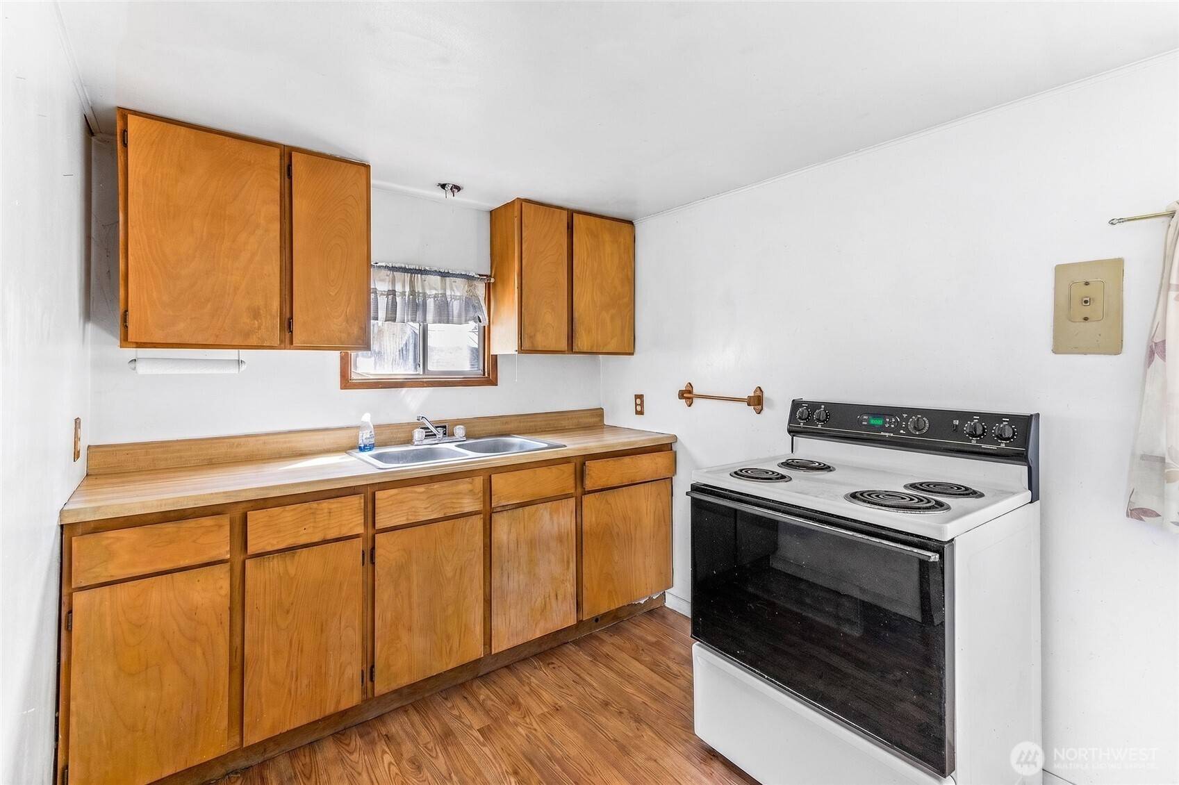 143 Smith RD, Packwood, WA 98361
