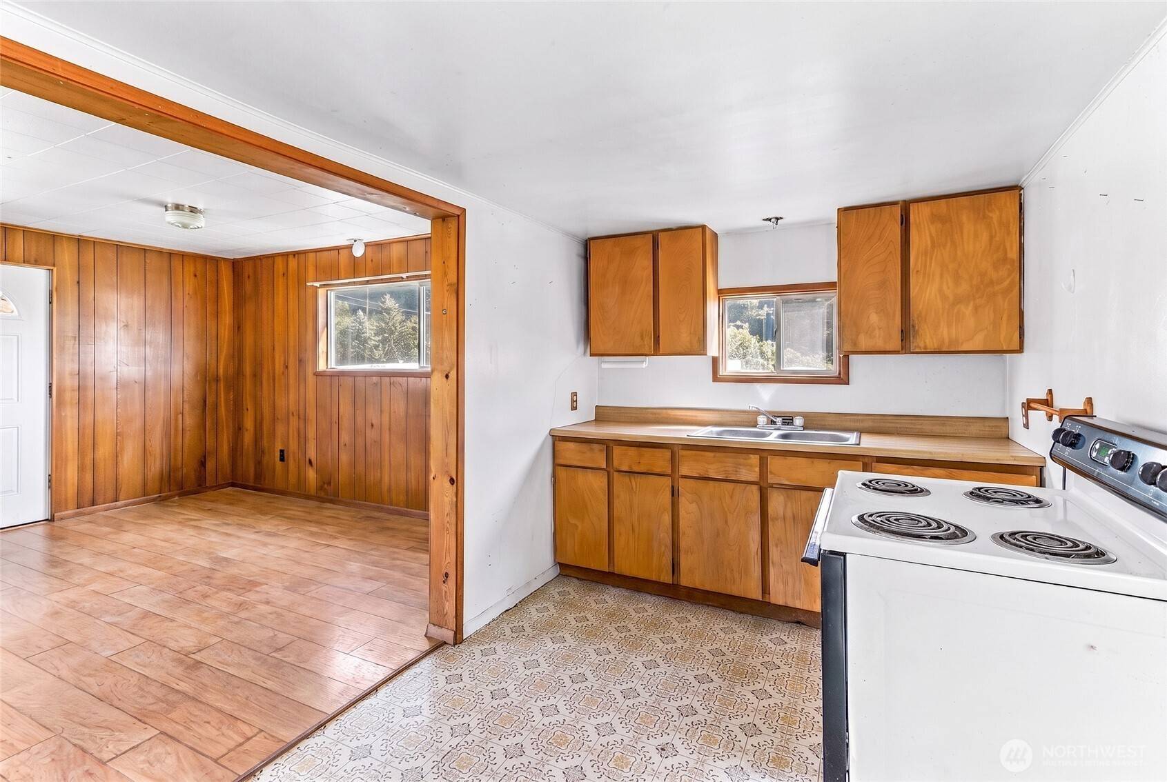 143 Smith RD, Packwood, WA 98361