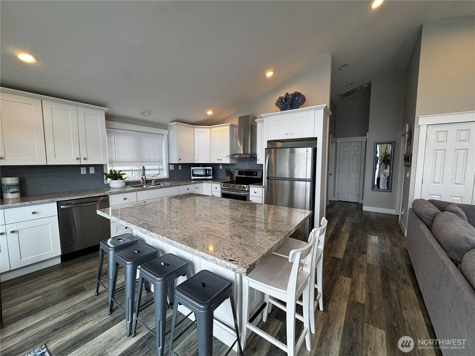7360 E Grapeview Loop RD, Allyn, WA 98524