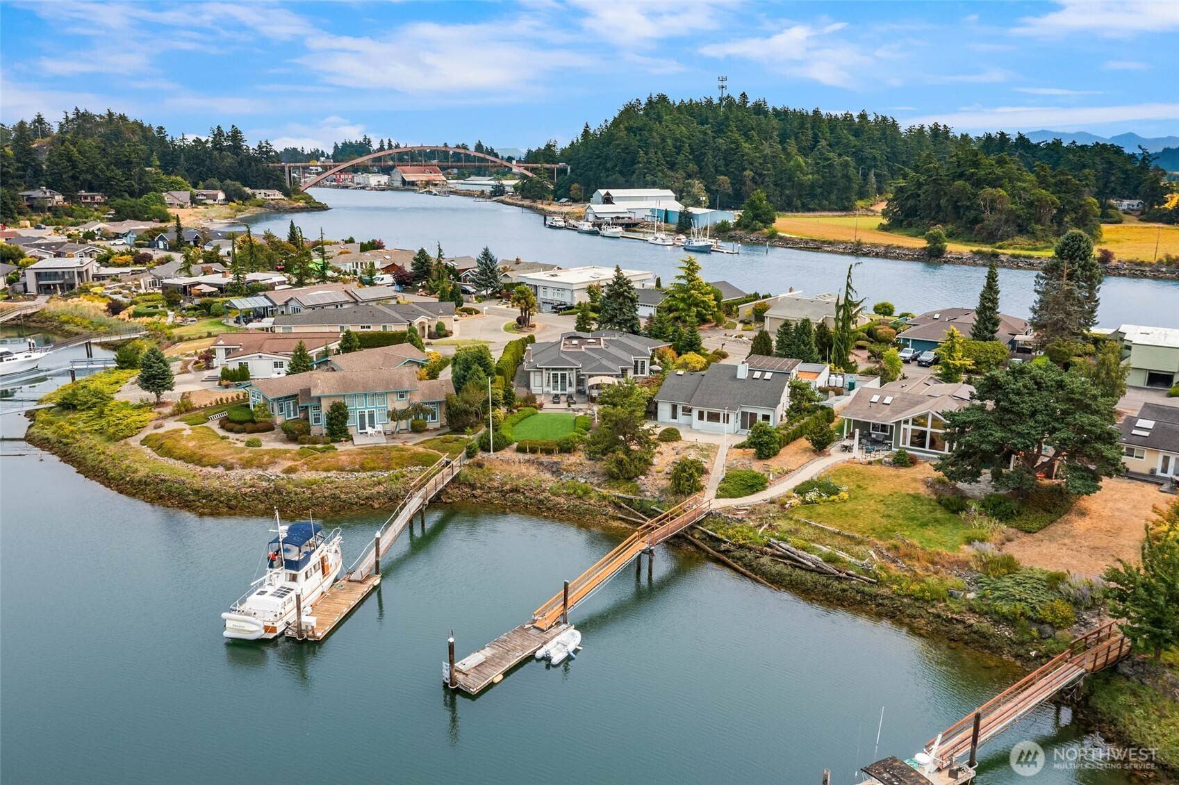 135 Lummi DR, La Conner, WA 98257