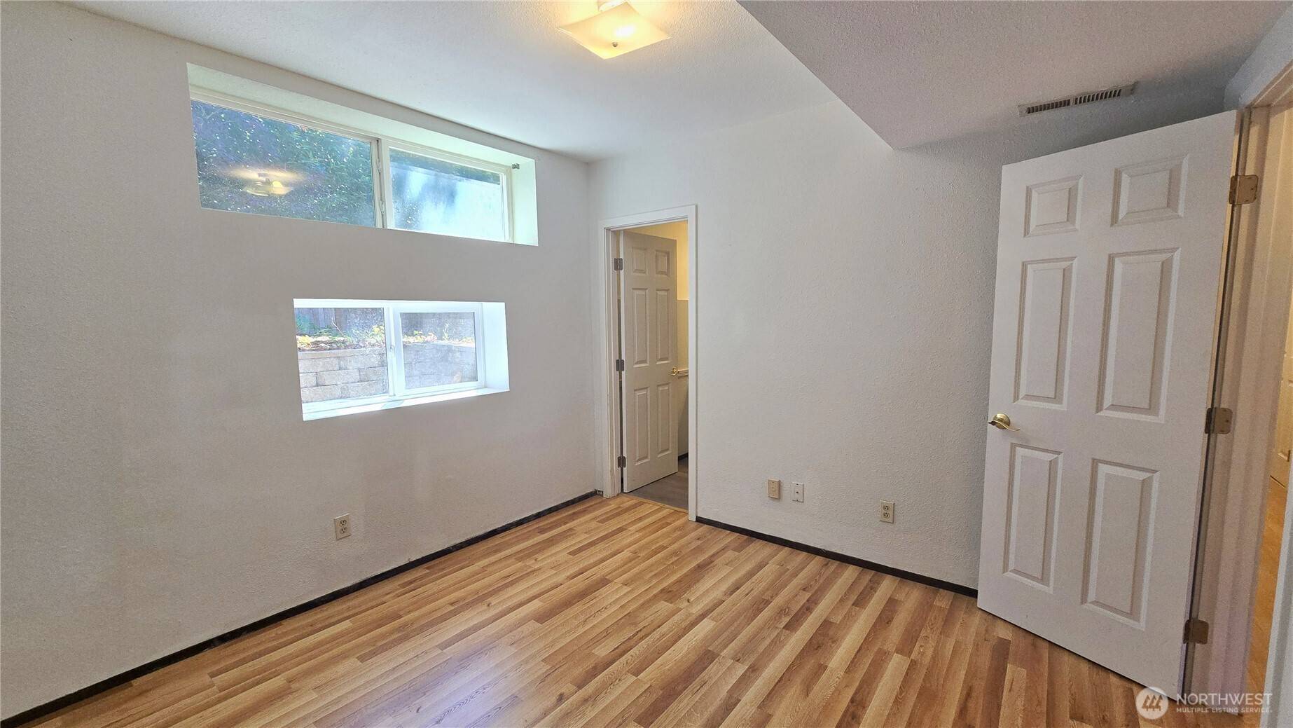 13709 SE 23rd ST #Lower, Bellevue, WA 98005