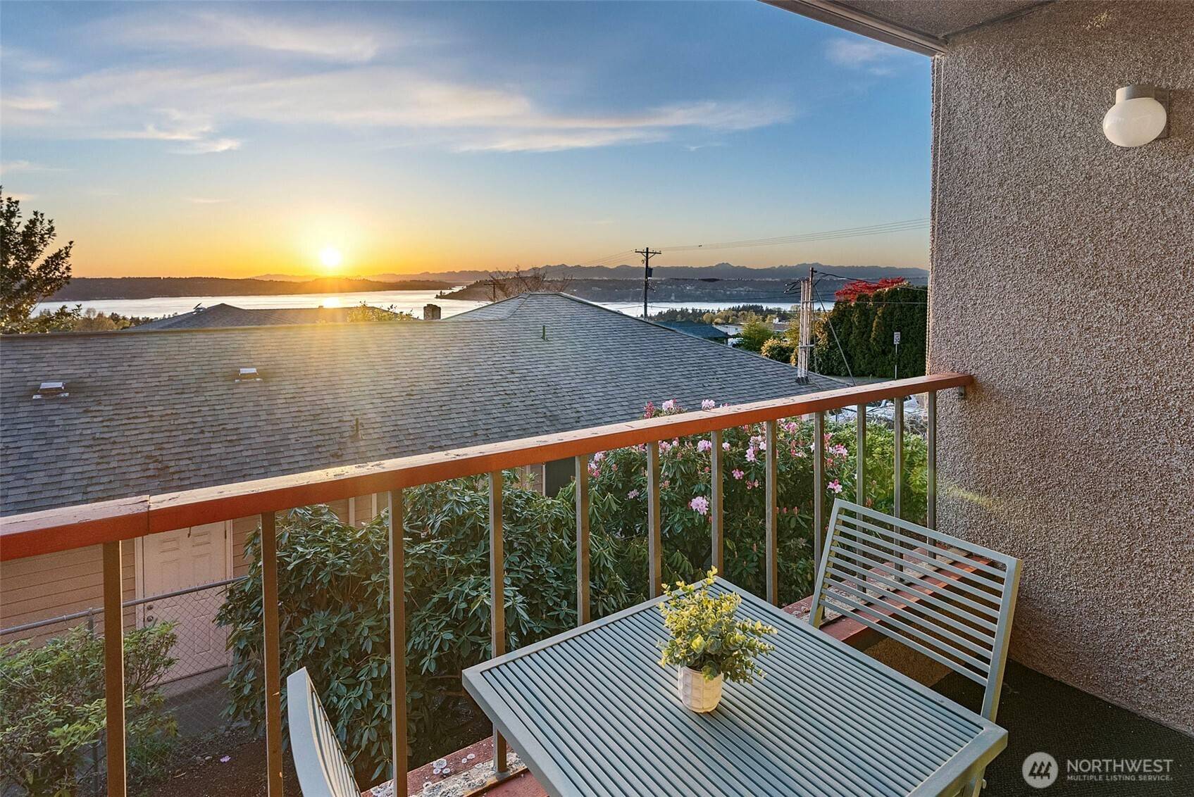 1902 Bridgeport WAY W #104, University Place, WA 98466