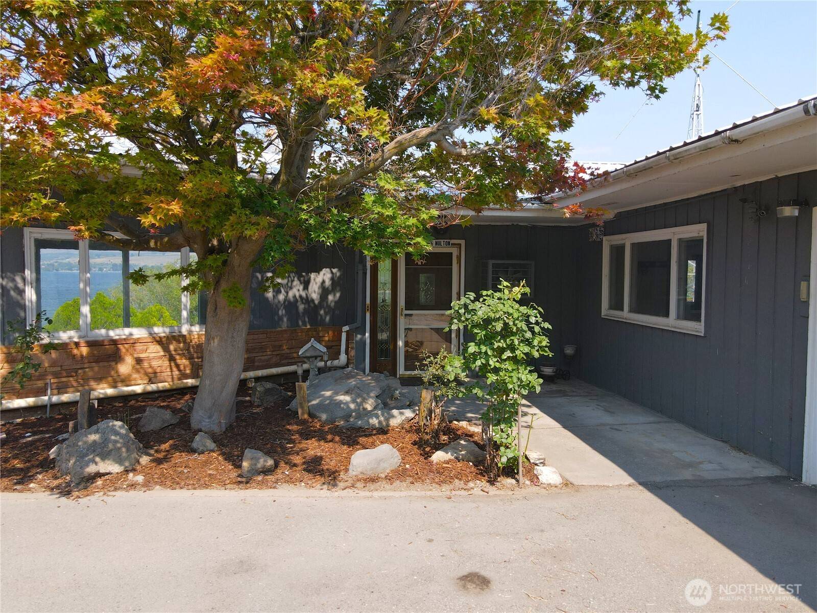 6 Nulton LN, Oroville, WA 98844