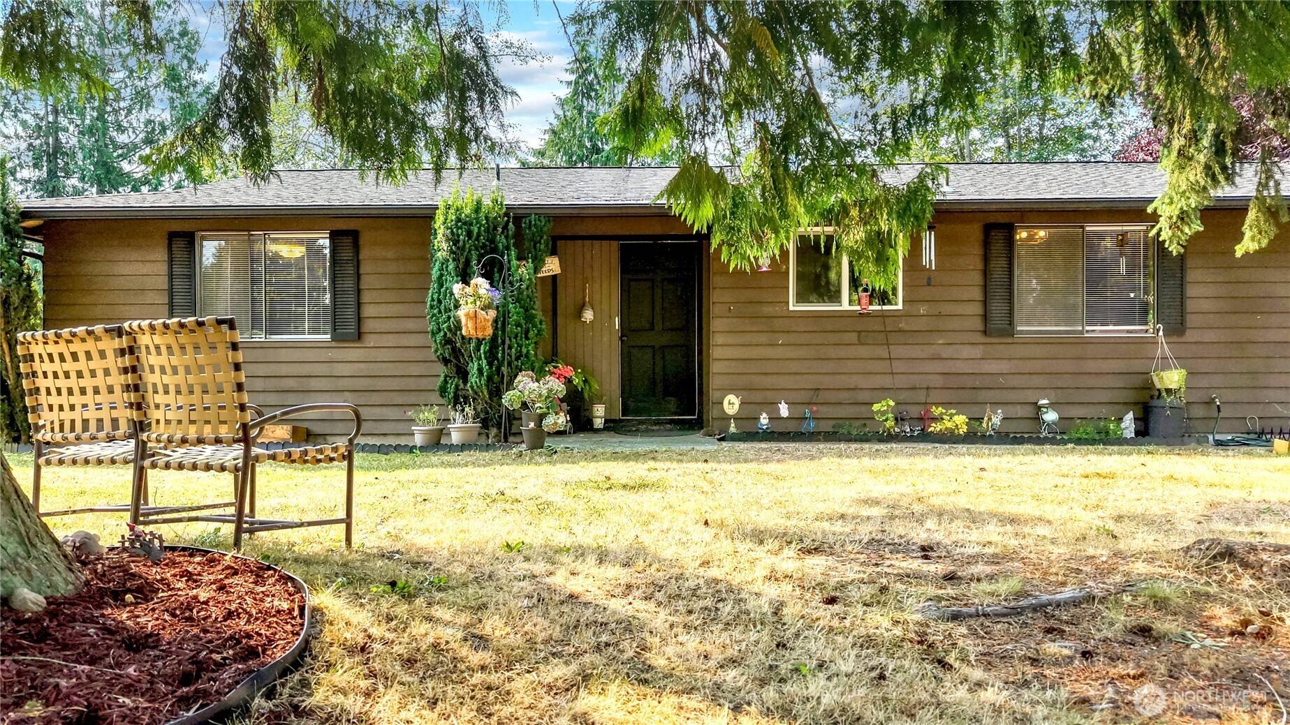 2422 Hennessy LN, Port Angeles, WA 98363