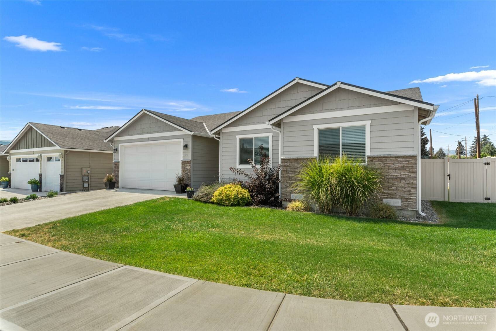 12 Emma DR, Wenatchee, WA 98801