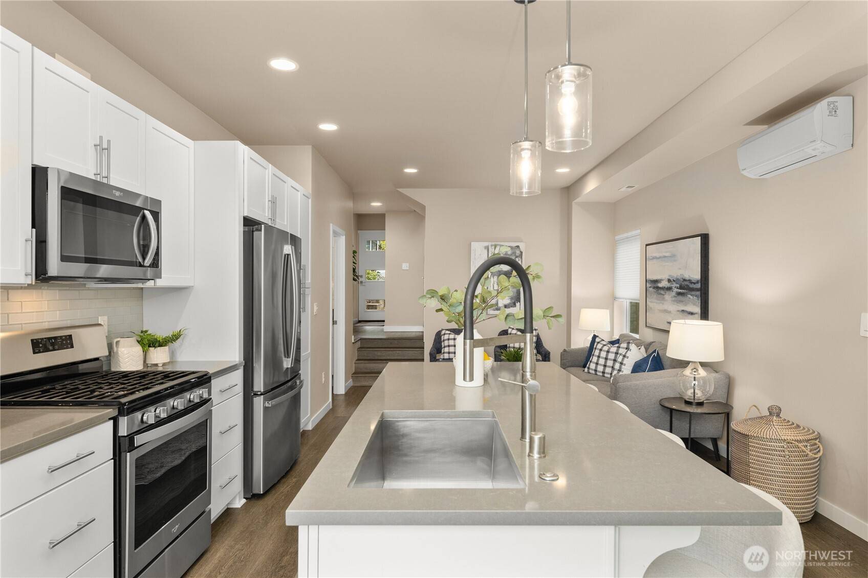 3928 S Findlay ST, Seattle, WA 98118