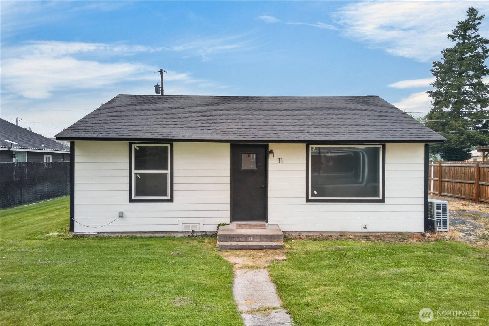 11 Ivy ST NE, Ephrata, WA 98823