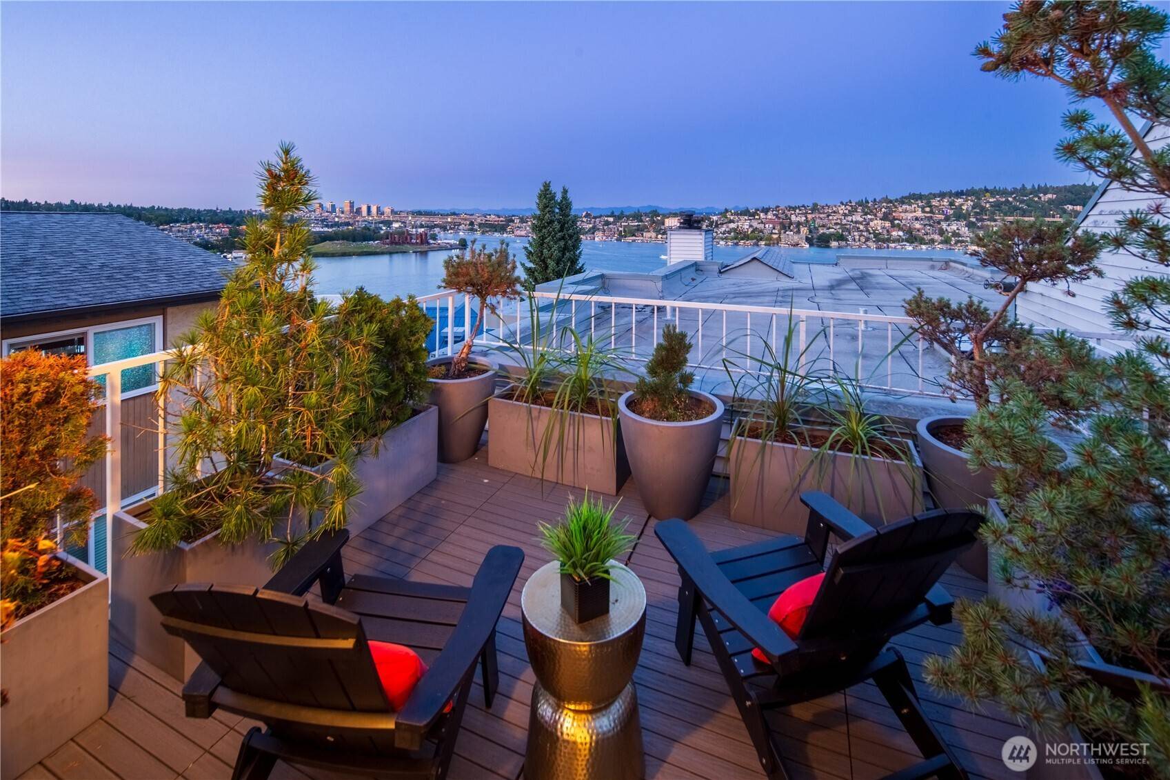 2419 8th AVE N #403, Seattle, WA 98109