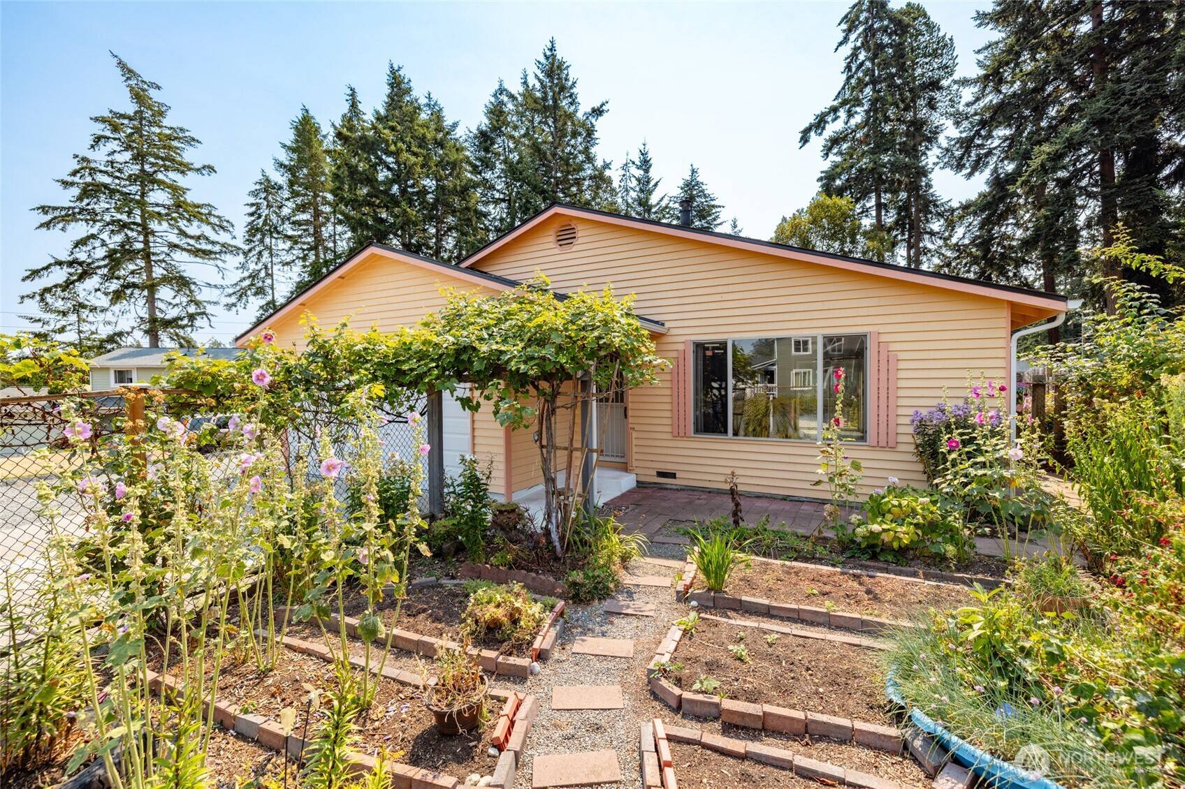 1961 NE 9th AVE, Oak Harbor, WA 98277