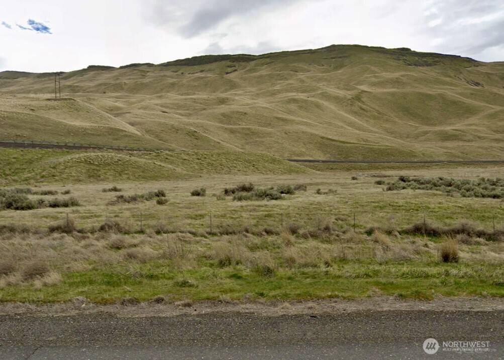 56301 W Yakitat RD, Benton City, WA 99320