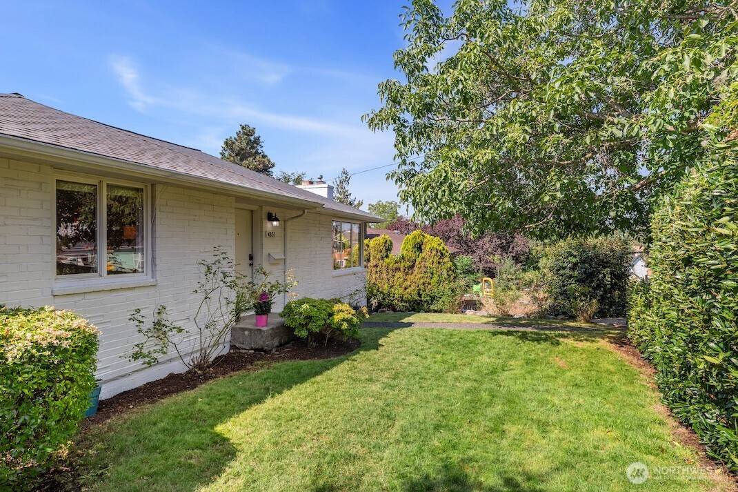 4831 S Holly ST, Seattle, WA 98118