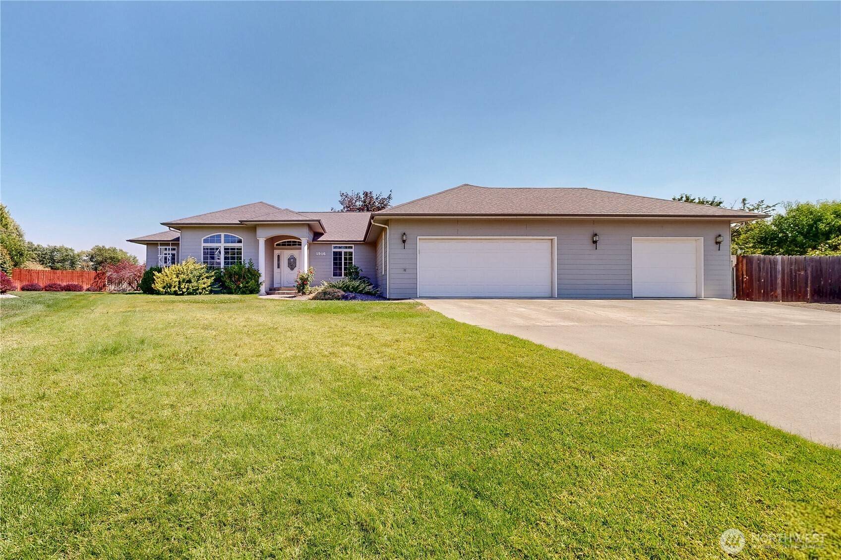 1916 SE Clover CT, College Place, WA 99324
