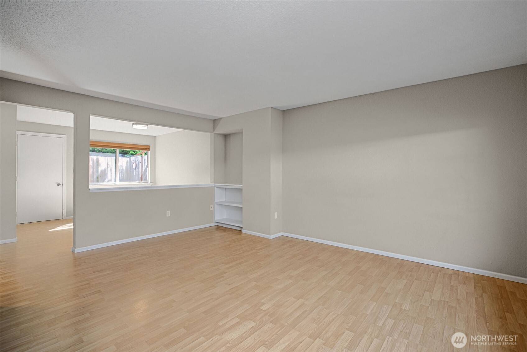 212 SW 146th ST #105, Burien, WA 98166
