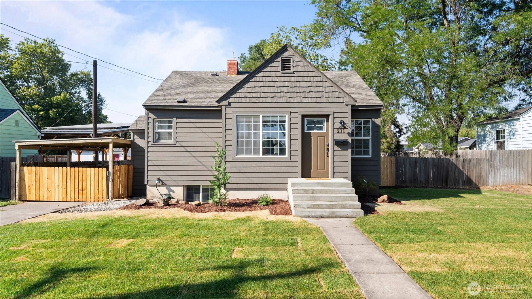 211 SE 4th ST, College Place, WA 99324